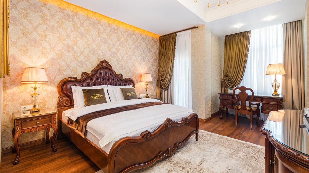 Gregory Boutique Hotel 키시나우 외부 사진 A bedroom in the hotel