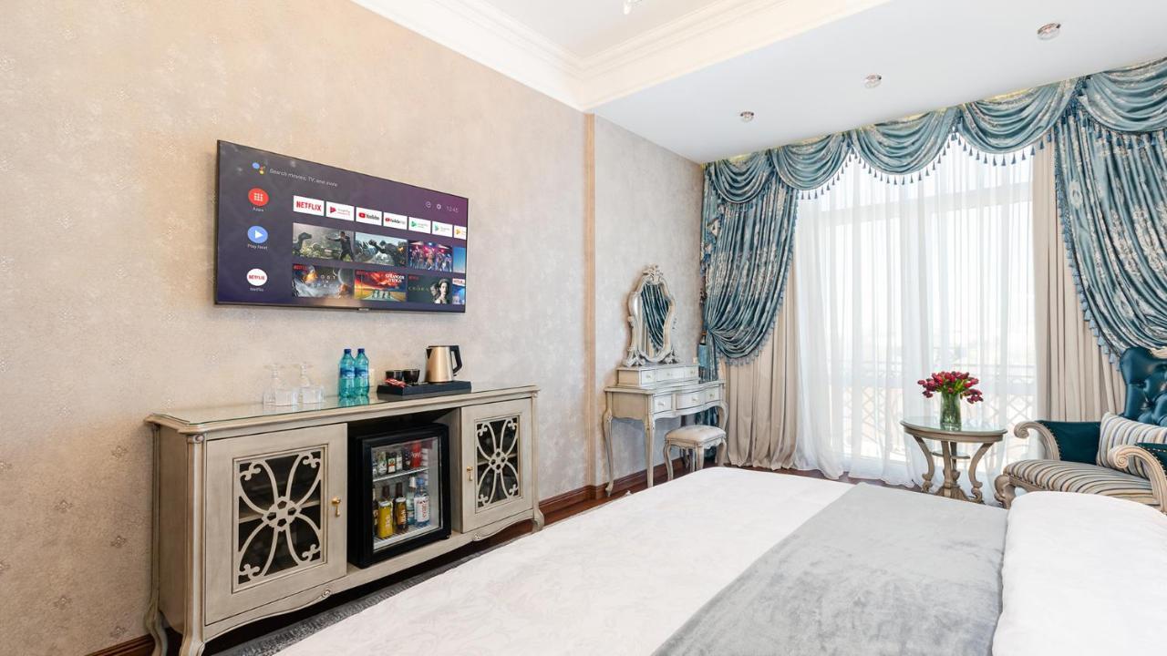 Gregory Boutique Hotel 키시나우 외부 사진 A 4K UHD TV