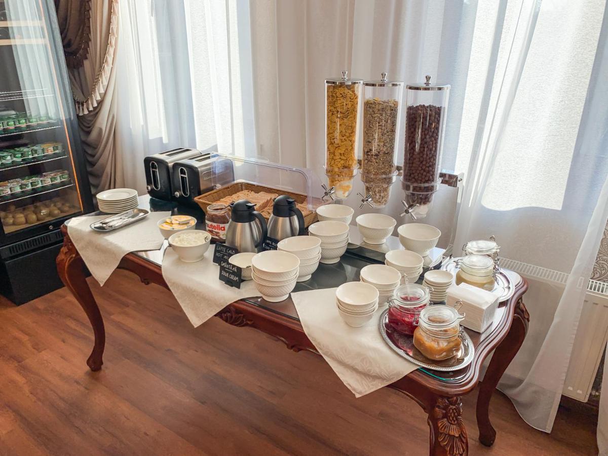 Gregory Boutique Hotel 키시나우 외부 사진 A breakfast buffet